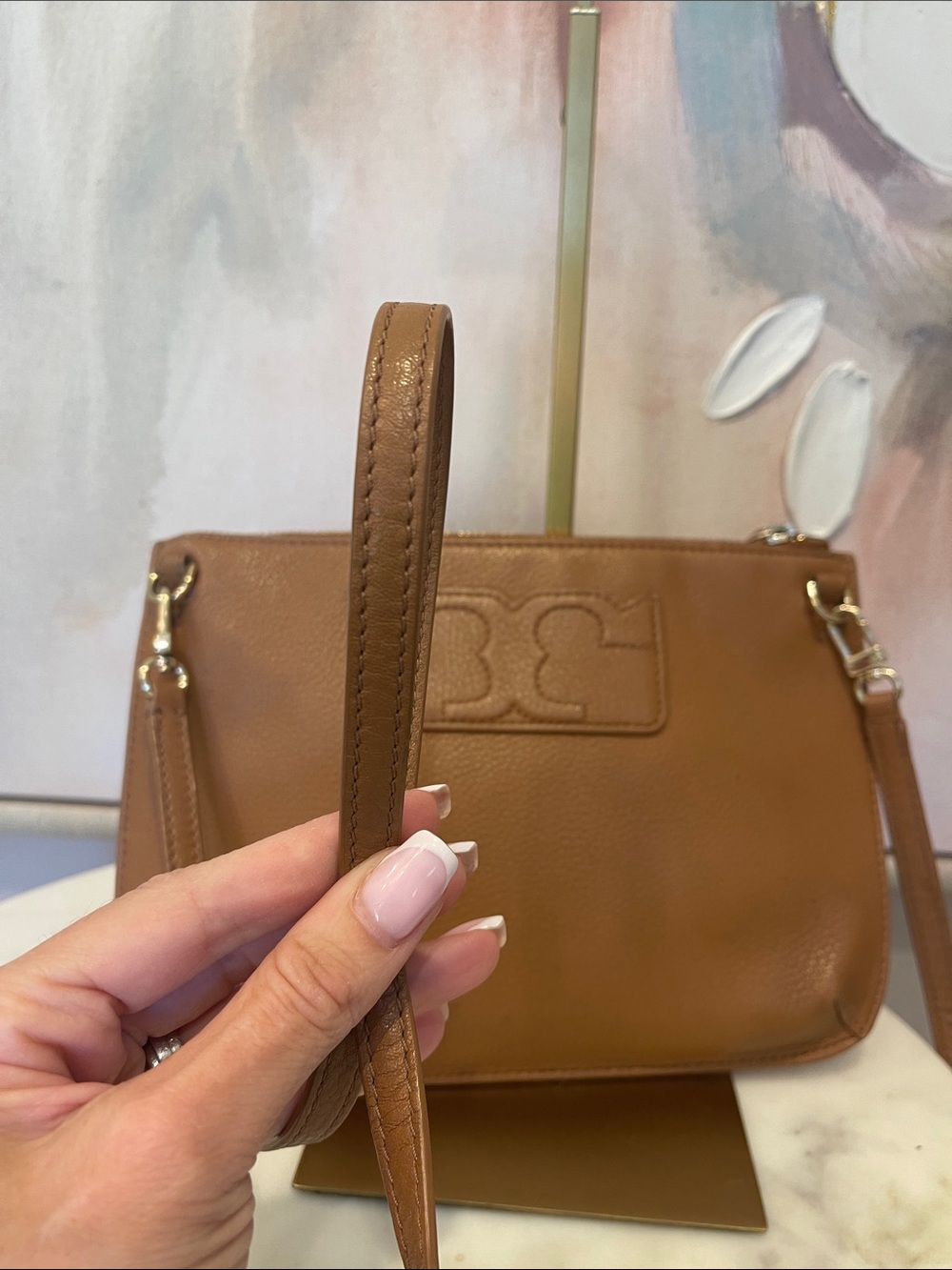 Tory Burch Tan Pebbled Leather Crossbody with Gold Logo - Picture 3 of 4